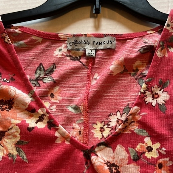 NWT-absolutely famous-S-pink floral-V-neck, lightweight, short sleeve top/blouse - Picture 8 of 11
